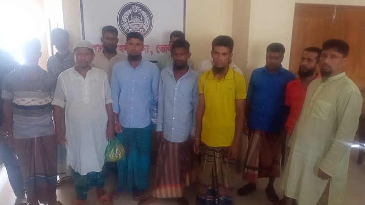লালমোহনে একরাতেই ২০ আসামি গ্রেফতার