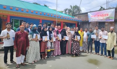 লালমোহনে নিজ গ্রামের জিপিএ-৫ প্রাপ্ত কৃতী শিক্ষার্থীদের সংবর্ধনা দিলো নয়ানীগ্রাম সমাজ কল্যাণ সমিতি