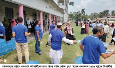 এসএসসি পরীক্ষার্থীদের মাঝে বিশুদ্ধ পানি বিতরণ  ৯৯ ব্যাচের শিক্ষার্থীদের